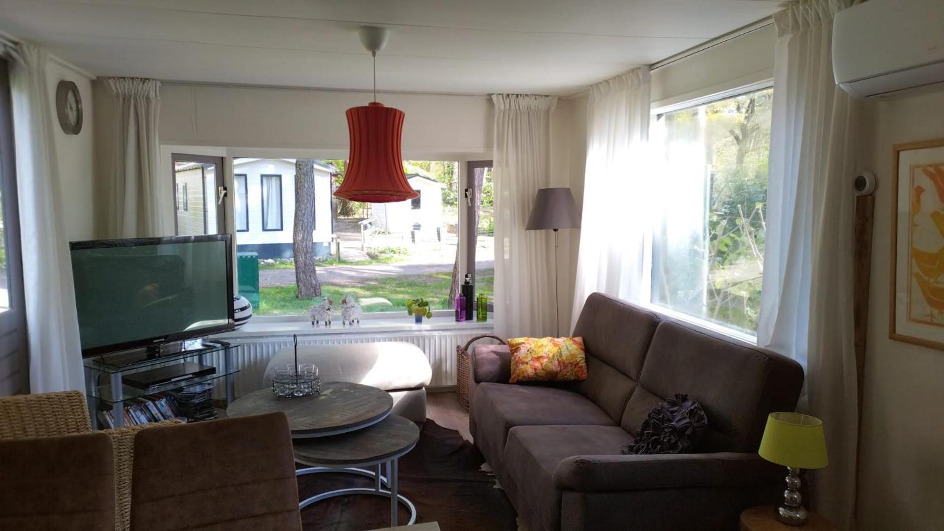 Wulft 47 Zonnig Gezellig 6P Chalet Met Zwembad In Bosrijke Omgeving Op Familie Camping De Vossenburcht IJhorst Exteriör bild