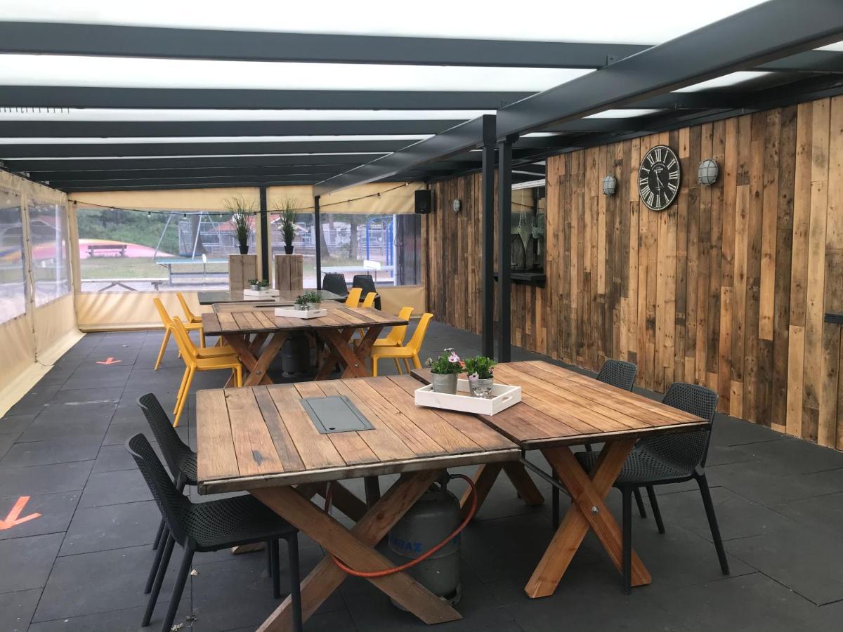 Wulft 47 Zonnig Gezellig 6P Chalet Met Zwembad In Bosrijke Omgeving Op Familie Camping De Vossenburcht IJhorst Exteriör bild