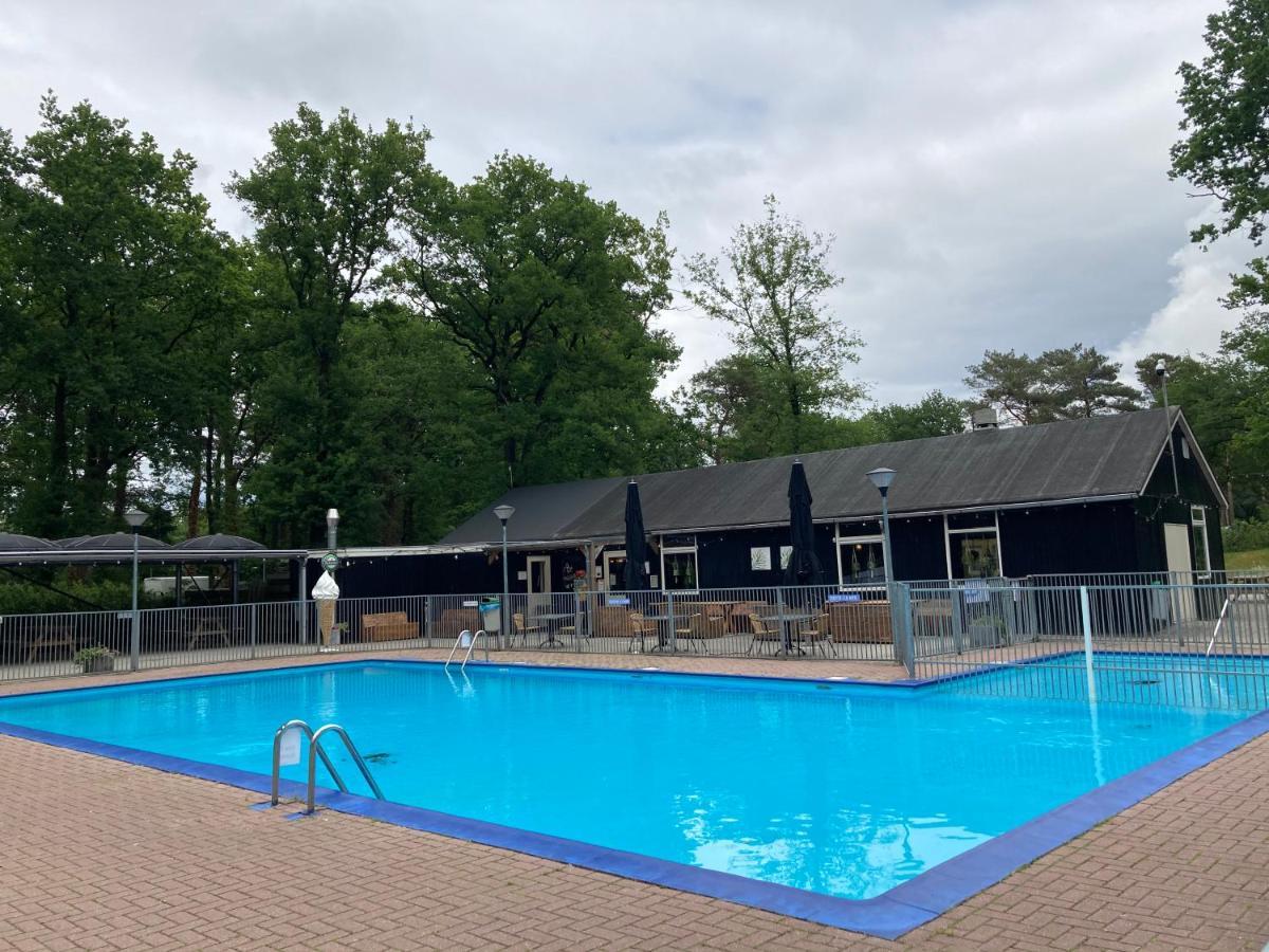 Wulft 47 Zonnig Gezellig 6P Chalet Met Zwembad In Bosrijke Omgeving Op Familie Camping De Vossenburcht IJhorst Exteriör bild